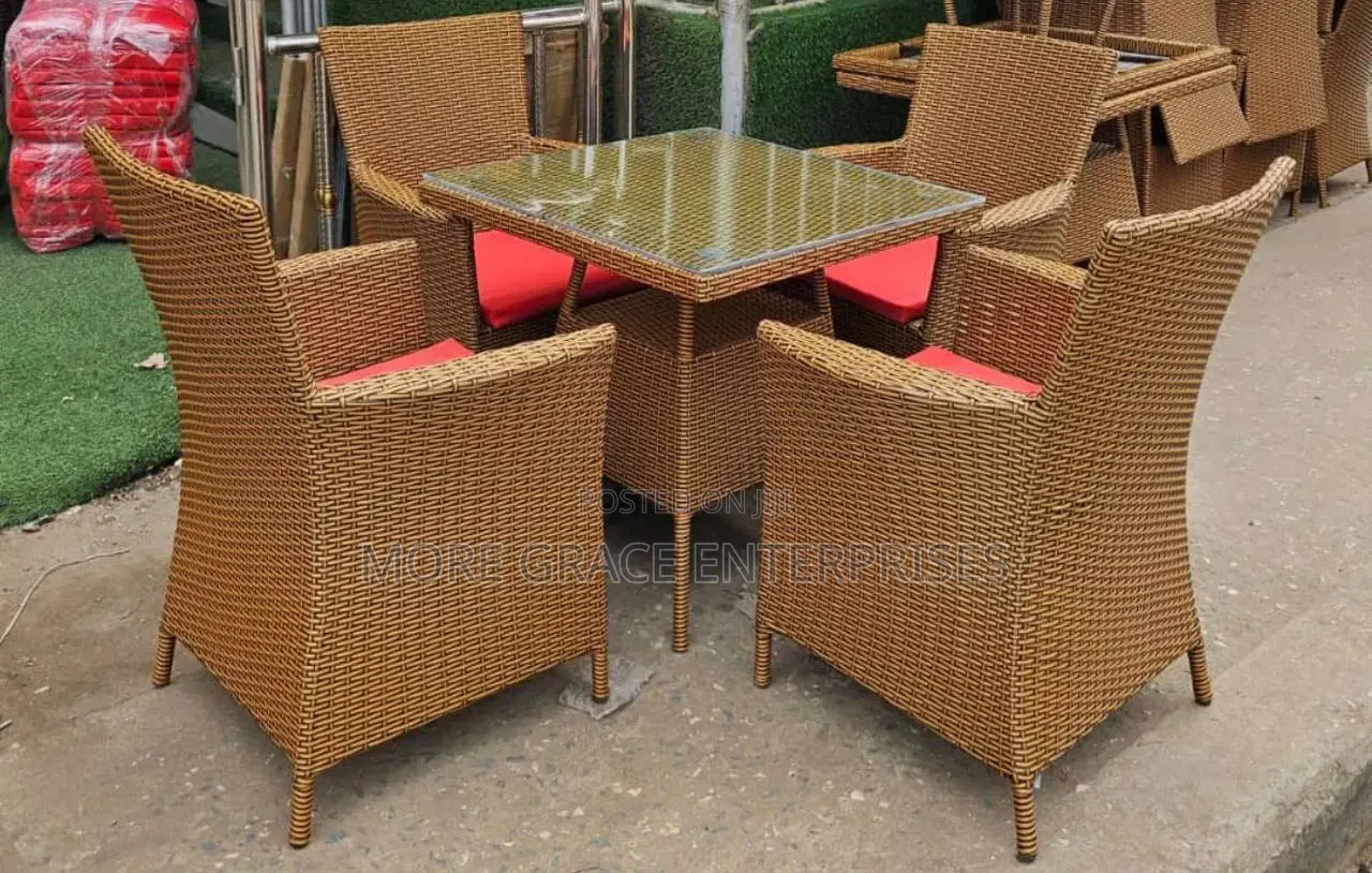 Outdoor Rattan Set (4 Seaters)