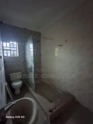 3bdrm Block of Flats in Off Lekki-Epe Expressway for rent