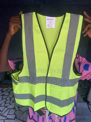 High-visibility Reflective Safety Jacket–Durable& Comfortable Workwear