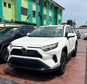 Toyota RAV4 XLE 2022 White