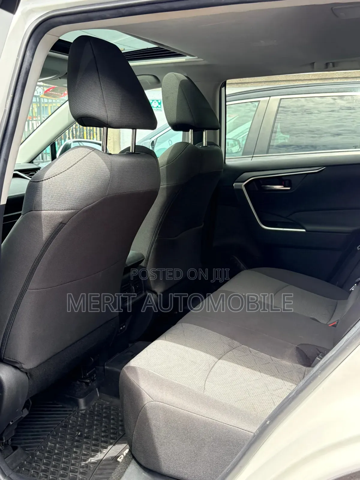 Toyota RAV4 XLE 2022 White