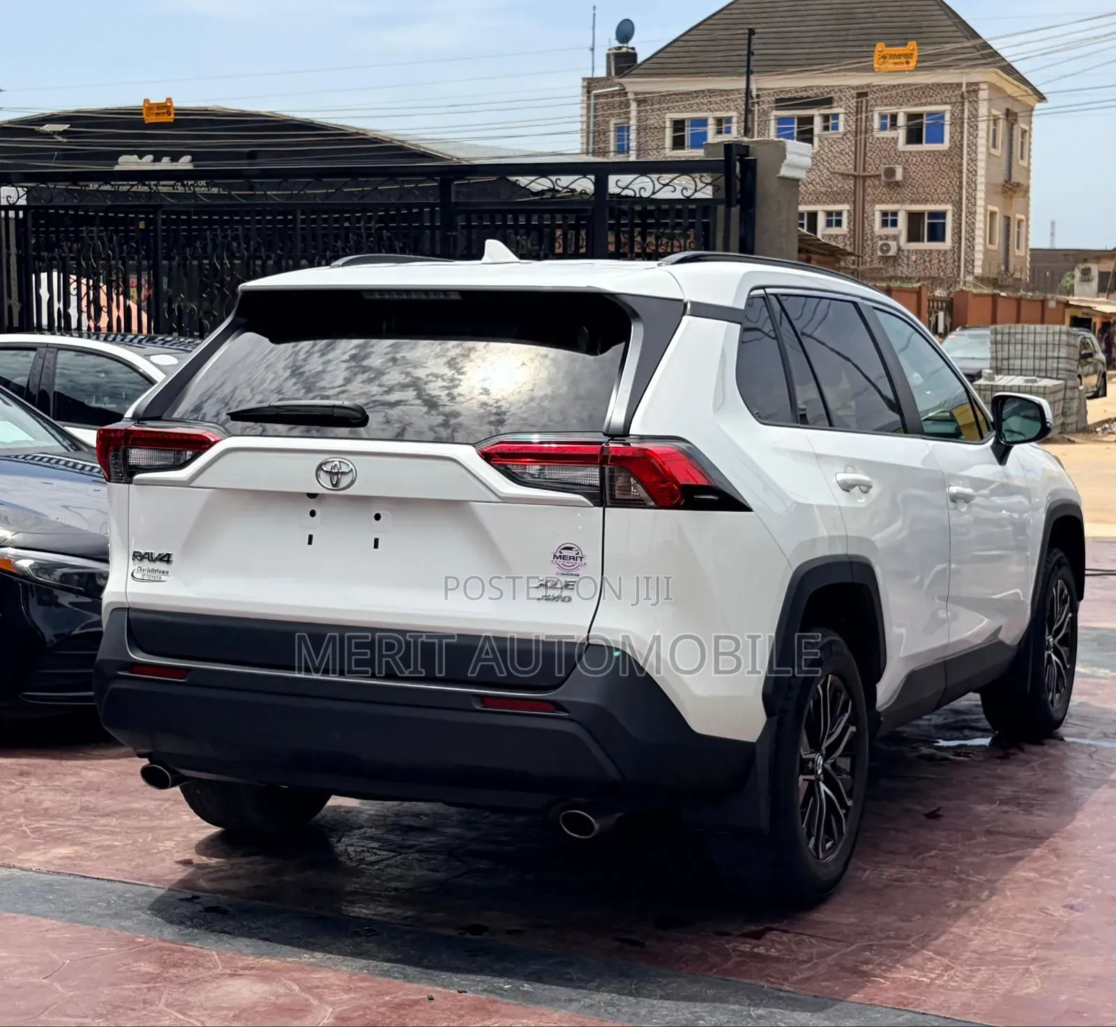 Toyota RAV4 XLE 2022 White