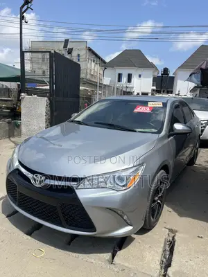 Toyota Camry SE 4dr Sedan (2.5L 4cyl 6A) 2015 Silver