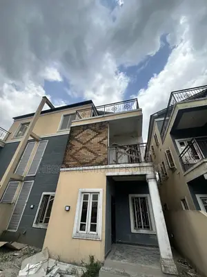 5bdrm Penthouse in Naf Harmony, Eliozu for rent