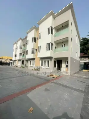 4bdrm Townhouse / Terrace in Off Admiralty, Lagos State for rent
