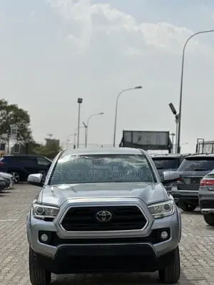 Toyota Tacoma SR 2018 Silver