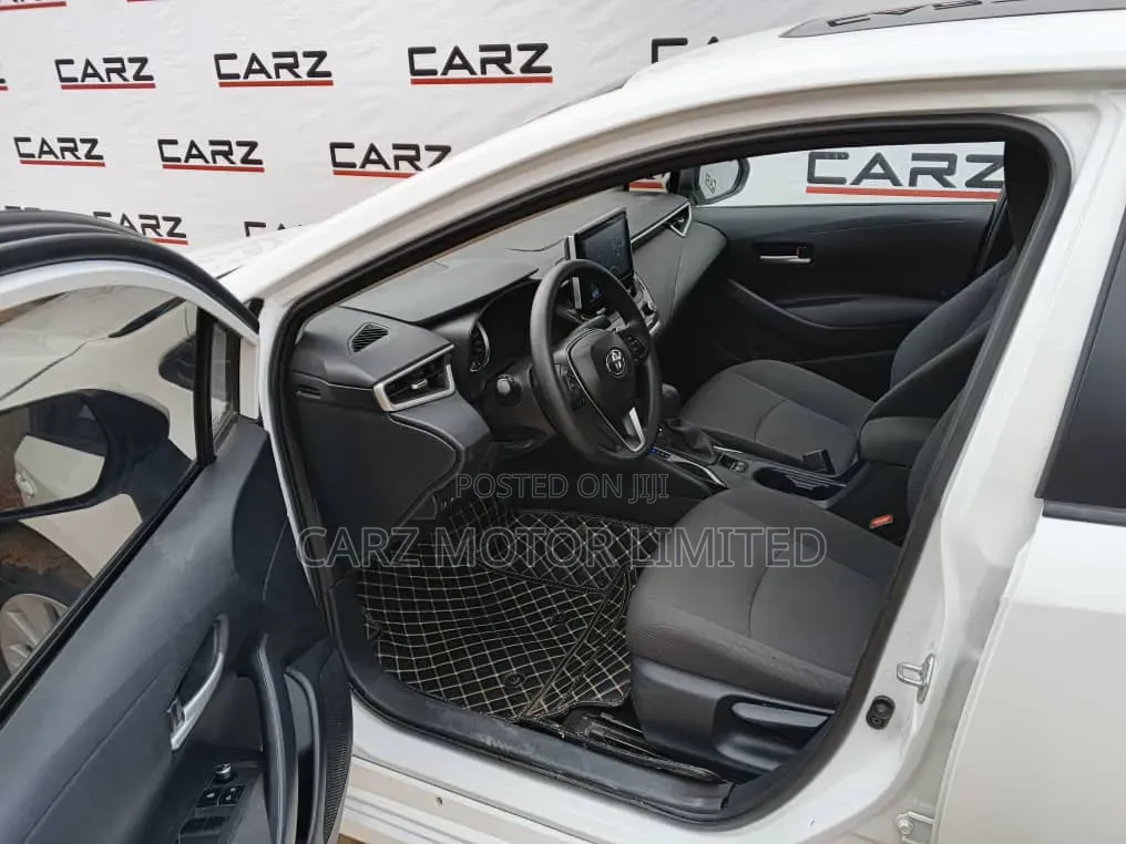 Toyota Corolla LE 2020 White