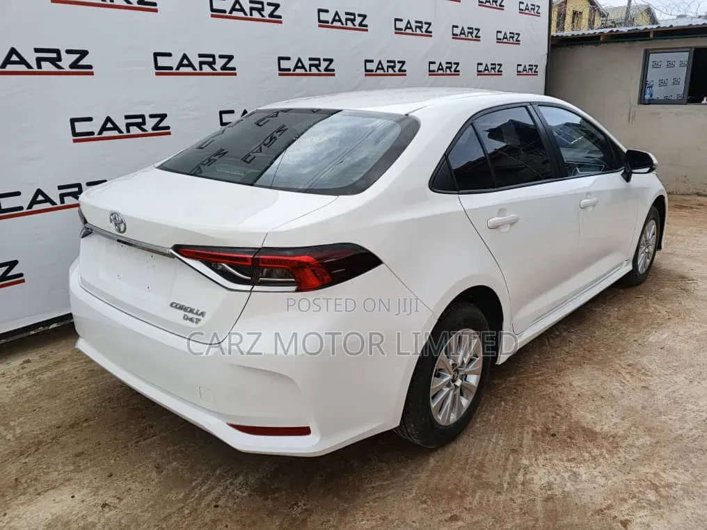 Toyota Corolla LE 2020 White