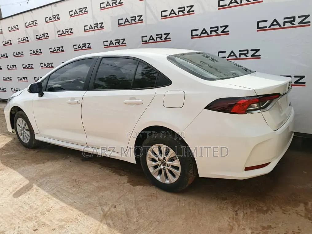 Toyota Corolla LE 2020 White
