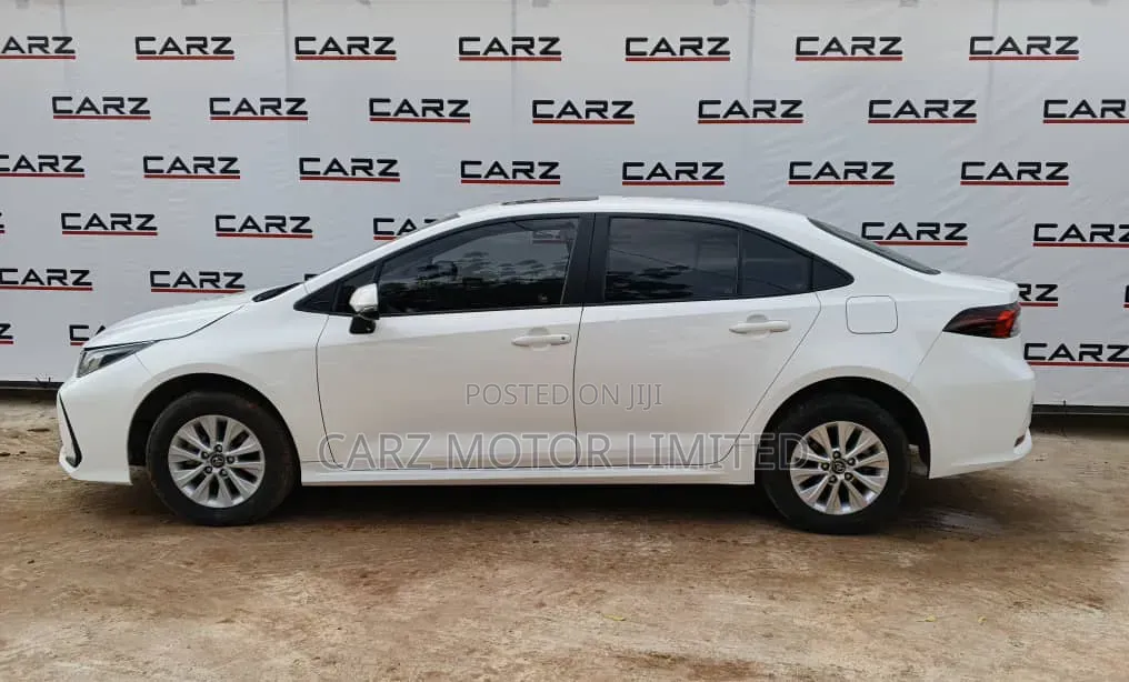 Toyota Corolla LE 2020 White