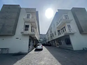 4bdrm House in In A Mini Court Not, Ikate for rent