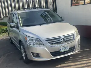 Volkswagen Routan S 2010 Silver