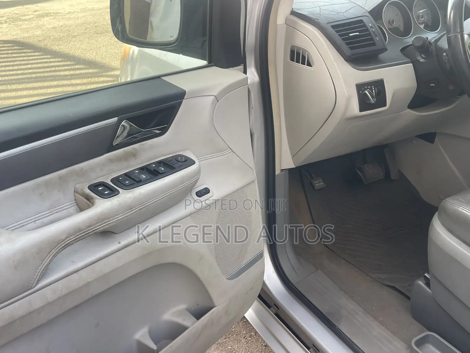 Volkswagen Routan S 2010 Silver