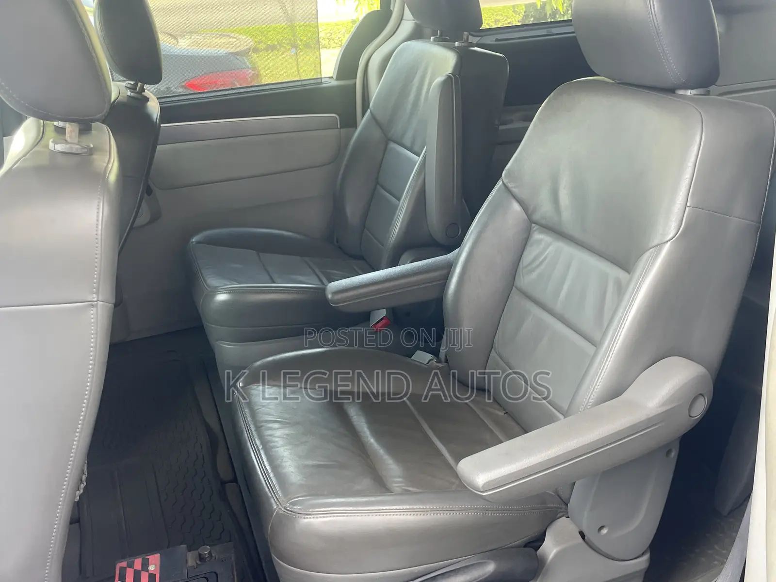 Volkswagen Routan S 2010 Silver