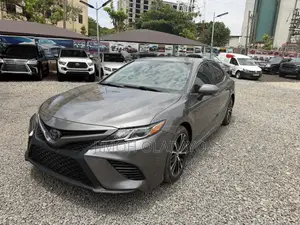 Toyota Camry 2018 Gray