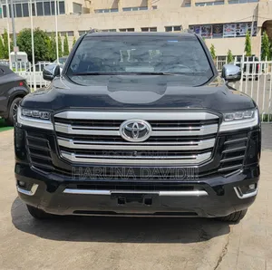 Toyota Land Cruiser LC300 2023 Black