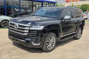 Toyota Land Cruiser LC300 2023 Black