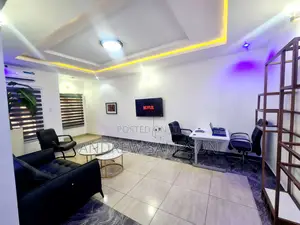 Premium 1-Bedroom Apartment With Workspace