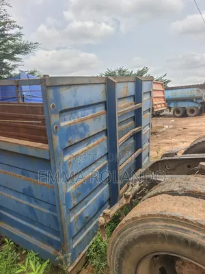 40ft Long Blue Bucket With Super 30 Axle