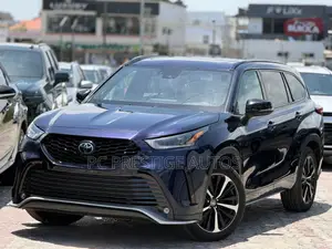 Toyota Highlander XSE 2021 Blue