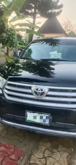 Toyota Highlander 3.5L 2WD 2013 Black