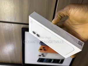 New Apple iPhone 16 128 GB White