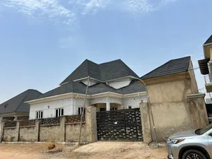 5bdrm Duplex in Lugbe, FHA for sale