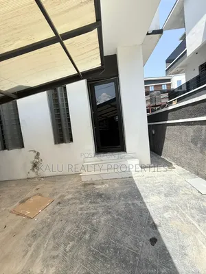 5bdrm Duplex in Ikota for rent