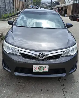 Toyota Camry LE 4dr Sedan w/Prod. End 11/13 (2.5L 4cyl 6A) 2014 Gray