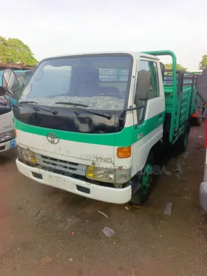 Few Month Use Toyota Dyna 200) (Is Not Registered