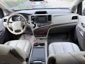 Toyota Sienna XLE AWD 7-Passenger 2013 Gray