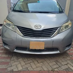 Toyota Sienna LE 8 Passenger 2011 Silver