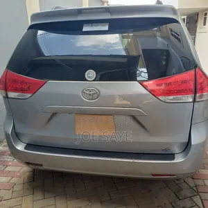 Toyota Sienna LE 8 Passenger 2011 Silver