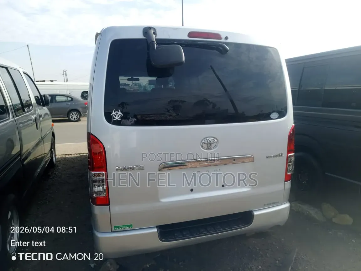 Toyota HiAce 2010 Silver
