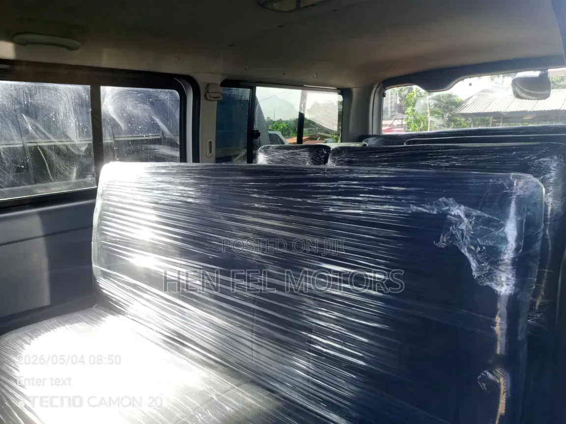 Toyota HiAce 2010 Silver