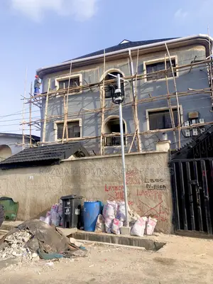 3bdrm Block of Flats in Aguda / Surulere for rent