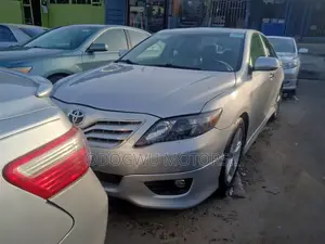 Toyota Camry SE 4dr Sedan (2.5L 4cyl 6A) 2011 Silver