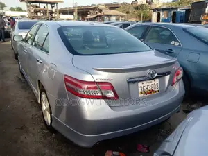 Toyota Camry SE 4dr Sedan (2.5L 4cyl 6A) 2011 Silver