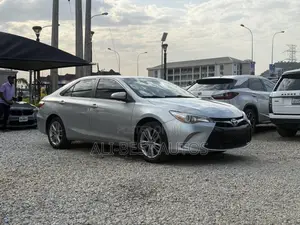 Toyota Camry SE 4dr Sedan (2.5L 4cyl 6A) 2016 Silver