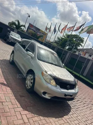 Toyota Matrix Hatchback FWD (1.8L 4cyl 5M) 2006 Silver