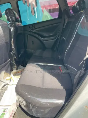 Toyota Matrix Hatchback FWD (1.8L 4cyl 5M) 2006 Silver