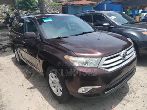 Toyota Highlander 3.5L 4WD 2013 Red