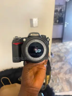 Nikon DSLR Camera (Red) With 18-55mm Vr Lens - Excellent Condition
