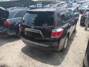 Toyota Highlander 3.5L 4WD 2013 Red