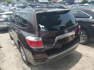 Toyota Highlander 3.5L 4WD 2013 Red