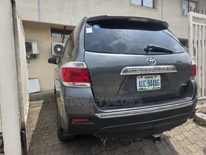 Toyota Highlander Limited 2012 Gray