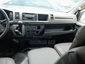 Toyota HiAce 2012 White