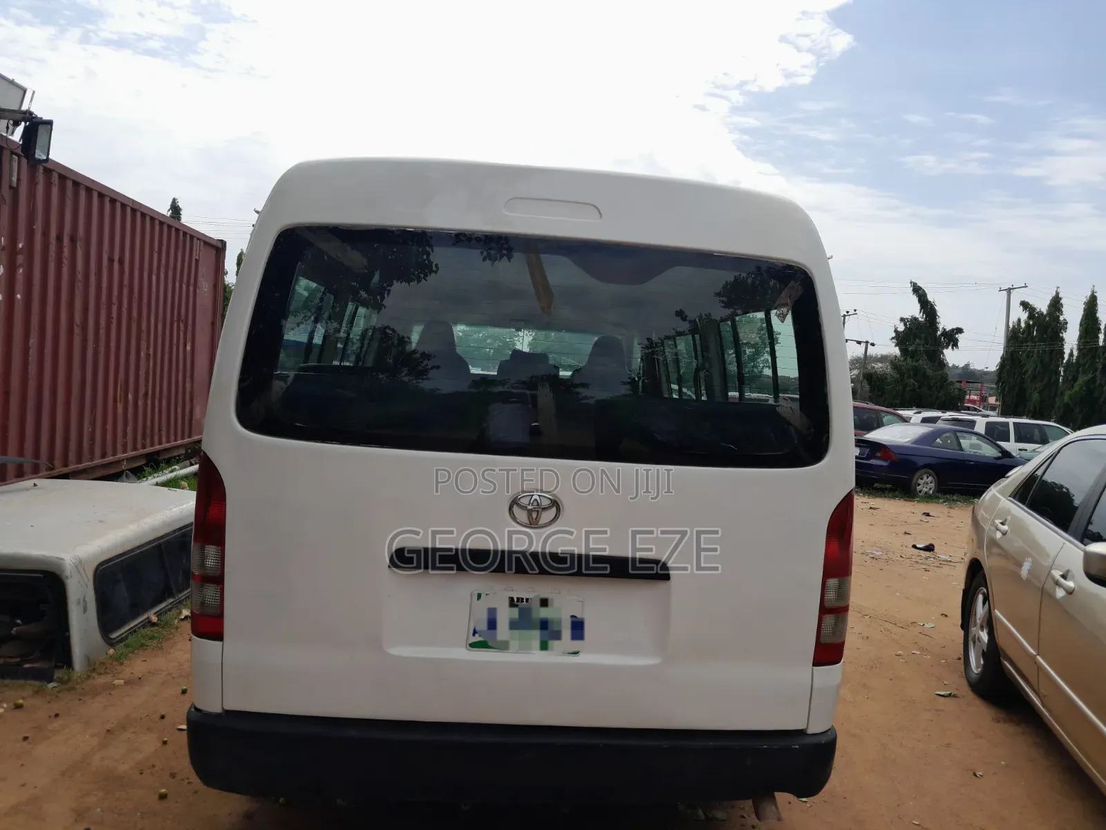 Toyota HiAce 2012 White