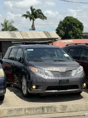 Toyota Sienna Limited 7-Passenger 4dr Minivan (3.5L 6cyl 6A) 2014 Gray