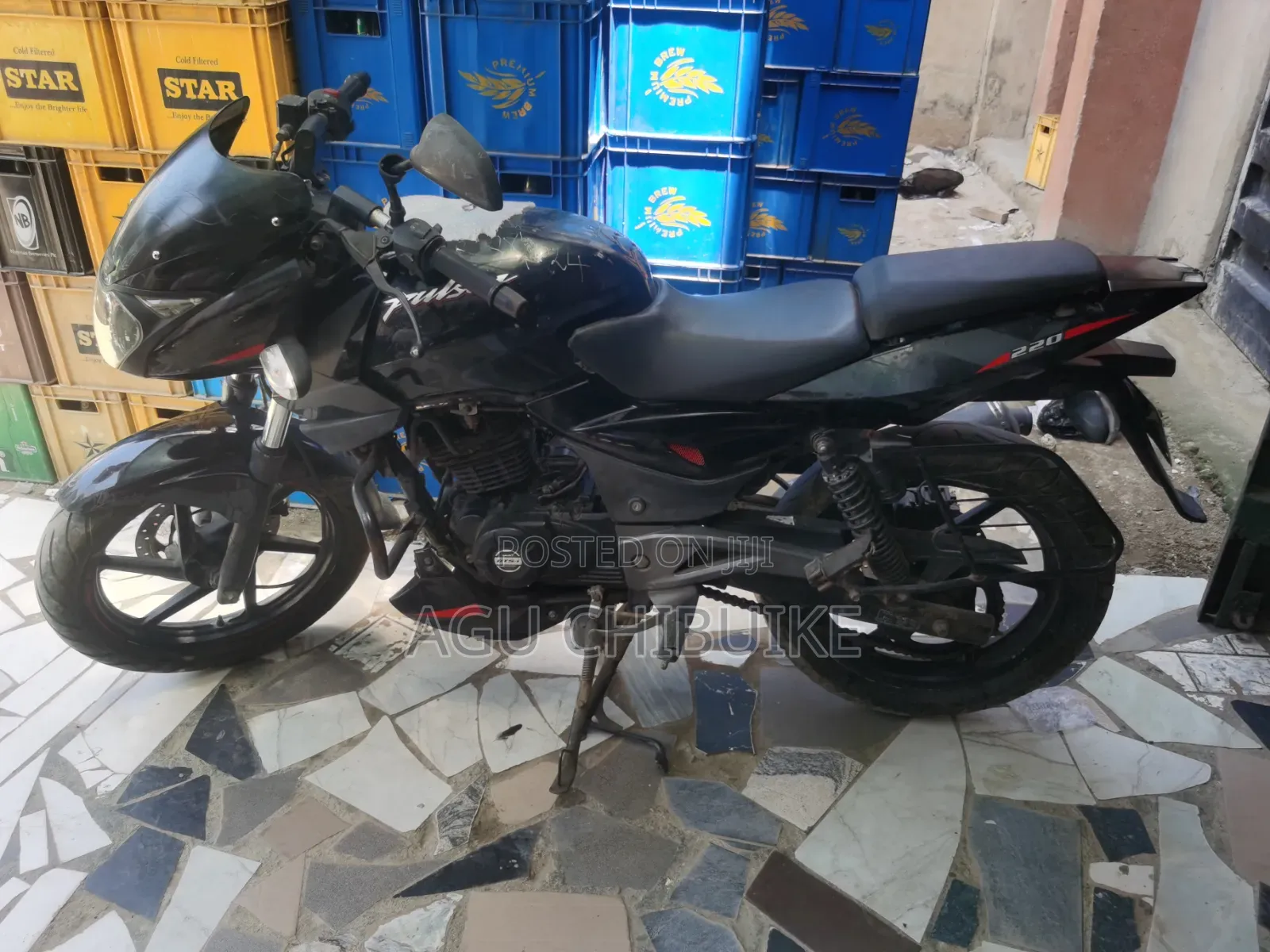 Bajaj Pulsar 220 F 2025 Black
